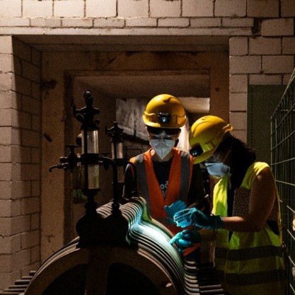 Restauratorinnen bei der Arbeit